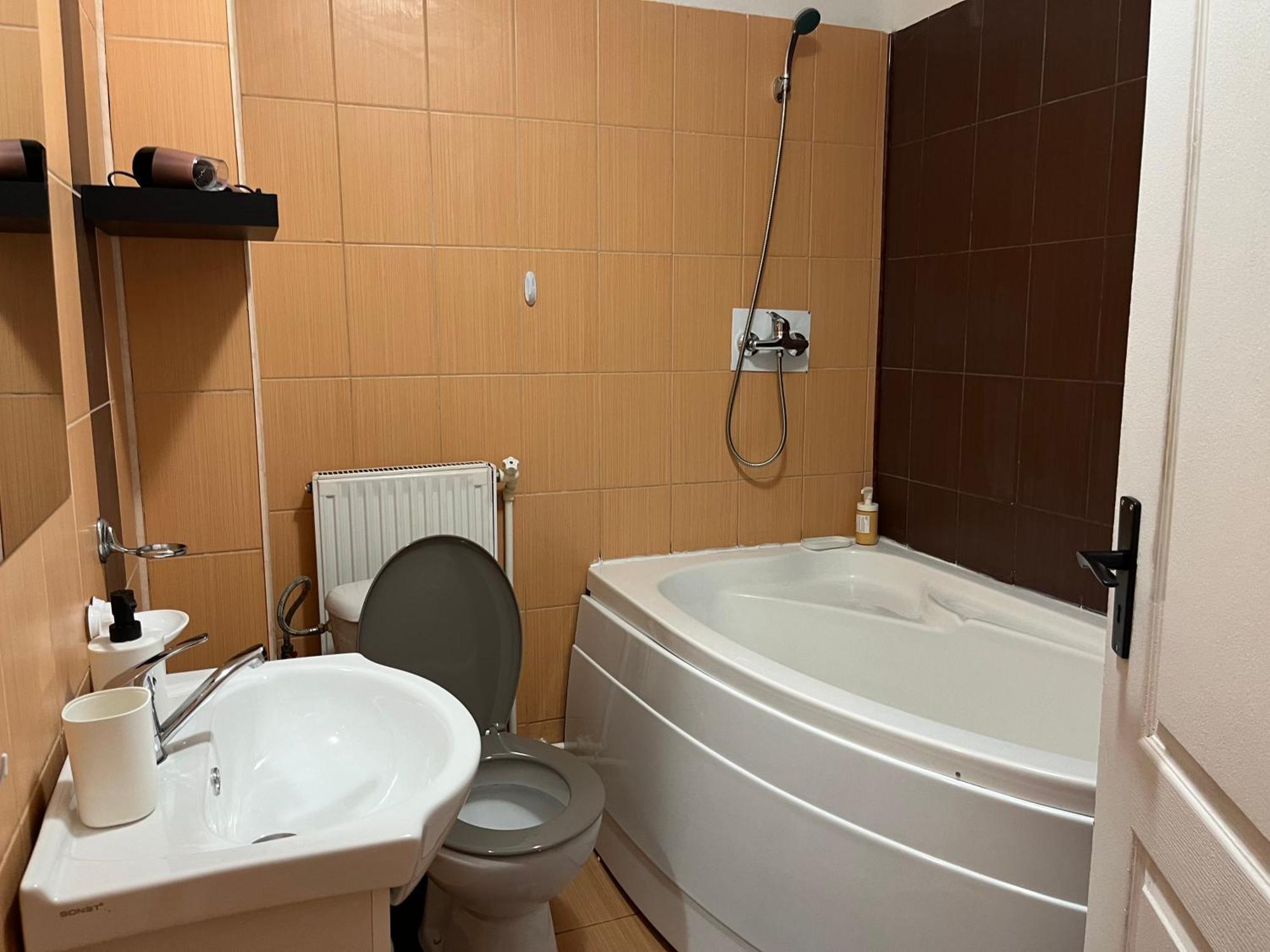 Steve Rooms Iasi Exteriör bild